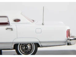 1979 Lincoln Continental Town Car White with Red Interior 1/64 Diecast Model Car by Sun Star
