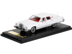 1979 Lincoln Continental Town Car White with Red Interior 1/64 Diecast Model Car by Sun Star
