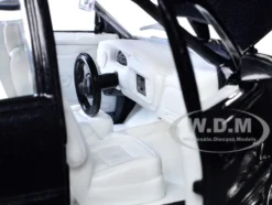 1998 Lincoln Navigator Black Metallic with White Interior "Maxx Design" "American Classics" Series 1/24 Diecast Model Car by Motormax
