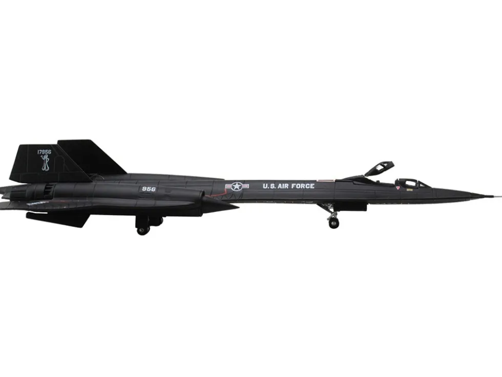 Lockheed SR-71B Blackbird Stealth Aircraft "9th Strategic Reconnaissance Wing, Beale Air Base, Gumby" United States Air Force 1/200 Diecast Model Airplane by Herpa
