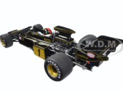 Lotus 72E 1973 Emerson Fittipaldi #1 with Driver Figure in Cockpit 1/18 Model Car Autoart 87328