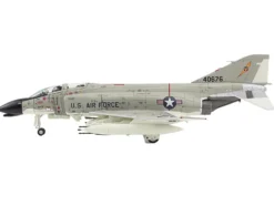 McDonnell Douglas F-4C Phantom II Fighter-Bomber Aircraft "45th TFS, Ubon, Thailand" (1965) United States Air Force "Air Power Series" 1/72 Diecast Model by Hobby Master