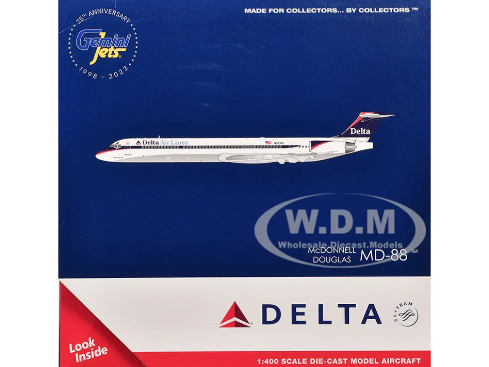 McDonnell Douglas MD-88 Commercial Aircraft "Delta Air Lines" (N925DL) White with Blue and Red Graphics 1/400 Diecast Model Airplane by GeminiJets