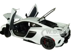 McLaren 675LT Silica White 1/18 Model Car Autoart 76046