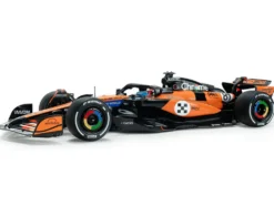 McLaren MCL39 #81 Oscar Piastri
