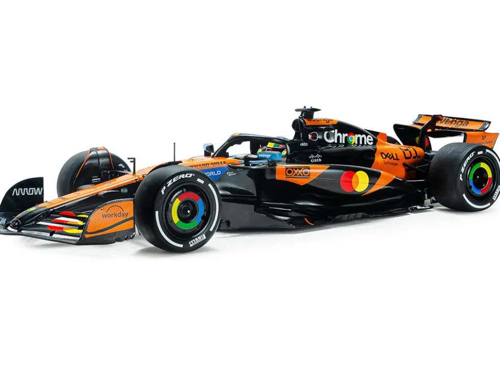 McLaren MCL39 #81 Oscar Piastri "OKX" Winner Formula One F1 "Chinese GP" (2025) "Competition" Series 1/18 Diecast Model Car by Solido