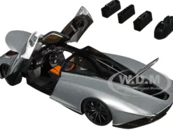 McLaren Speedtail Supernova Silver Metallic with Black Top and Suitcase Accessories 1/18 Model Car Autoart 76090