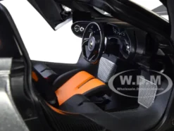 McLaren Speedtail Supernova Silver Metallic with Black Top and Suitcase Accessories 1/18 Model Car Autoart 76090