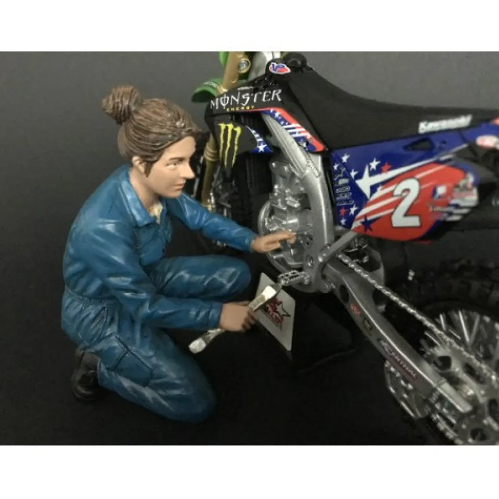 Mechanic Chole Figurine for 1/12 Scale Motorcycle Models American Diorama 38372