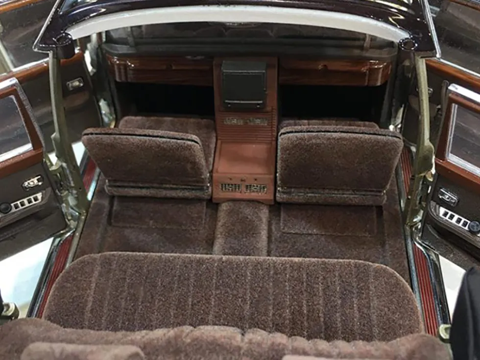 1965-1981 Mercedes Benz 600 Pullman W100 Landaulet Limousine Convertible Functional Softtop Gold Limited Edition 800 pieces Worldwide 1/18 Diecast Model Car CMC M-217