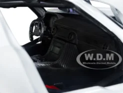 Mercedes-Benz SLS AMG GT3 #7 White GT Racing Series 1/24 Diecast Model Car Motormax 73772w
