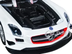 Mercedes-Benz SLS AMG GT3 #7 White GT Racing Series 1/24 Diecast Model Car Motormax 73772w
