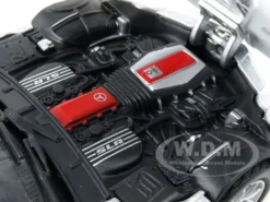 Mercedes Mclaren SLR Silver 1/24 Diecast Model Car Motormax 73306
