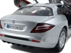 Mercedes Mclaren SLR Silver 1/24 Diecast Model Car Motormax 73306