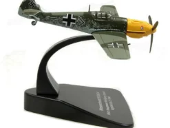 Messerschmitt Bf 109E 4 Fighter Plane Pilot Hauptmann Wolfgang Lippert GrpKdr II JG 27 1940 Oxford Aviation Series 1/72 Diecast Model Airplane Oxford Diecast AC002
