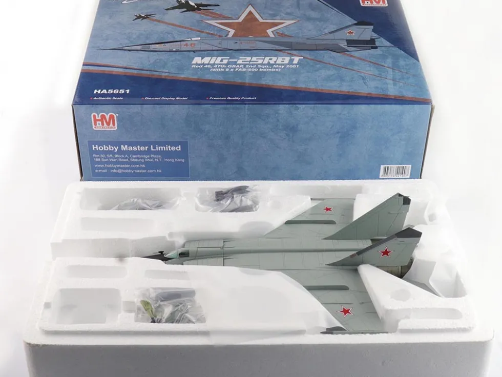 Mikoyan-Gurevich MiG-25RBT Aircraft "Red 46, 47th Guards Reconnaissance Aviation Regiment, 2nd Squadron" (2001) Russian Air Force "Air Power Series" 1/72 Diecast Model by Hobby Master