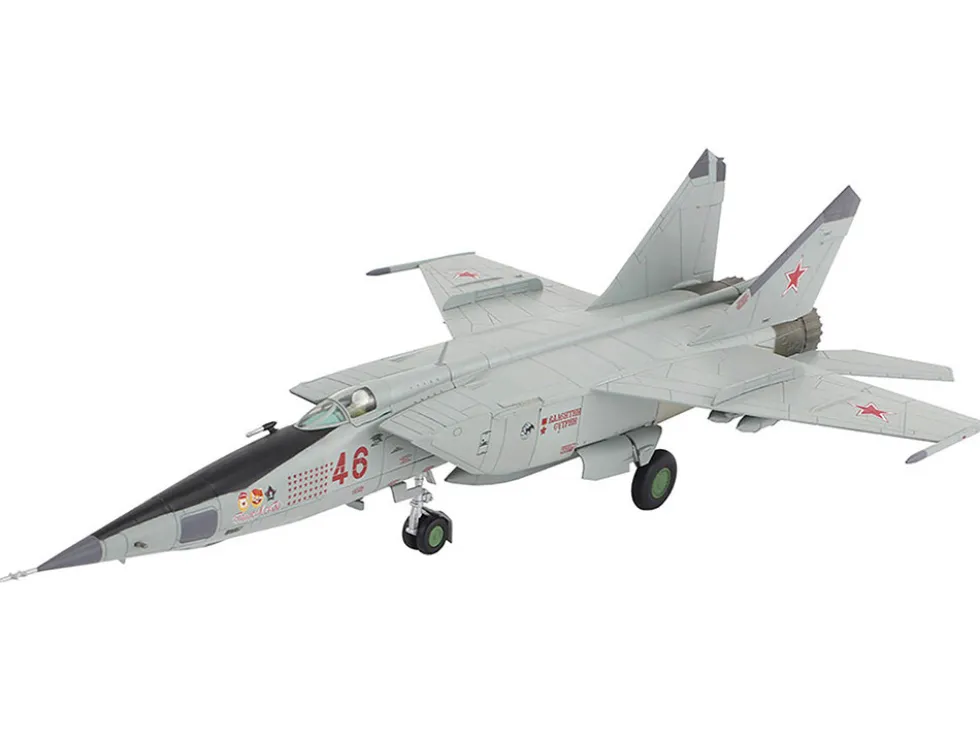 Mikoyan-Gurevich MiG-25RBT Aircraft "Red 46, 47th Guards Reconnaissance Aviation Regiment, 2nd Squadron" (2001) Russian Air Force "Air Power Series" 1/72 Diecast Model by Hobby Master