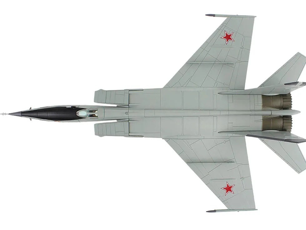 Mikoyan-Gurevich MiG-25RBT Aircraft "Red 46, 47th Guards Reconnaissance Aviation Regiment, 2nd Squadron" (2001) Russian Air Force "Air Power Series" 1/72 Diecast Model by Hobby Master