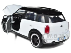 Mini Cooper S Countryman White 1/24 Diecast Car Model Motormax 73353