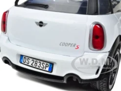 Mini Cooper S Countryman White 1/24 Diecast Car Model Motormax 73353