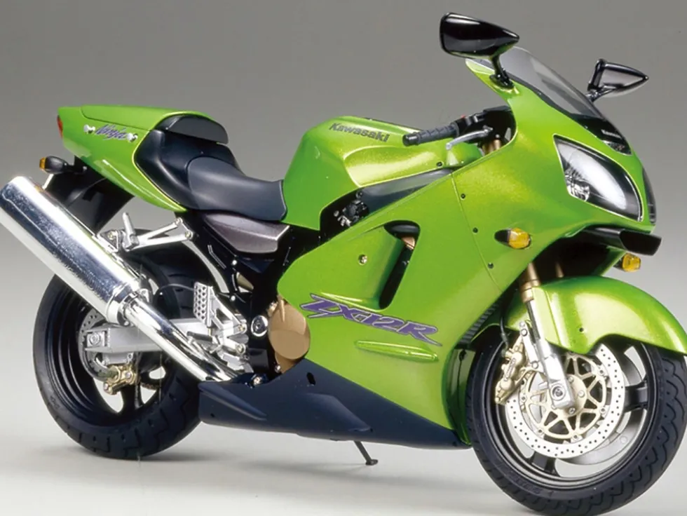 Model Kit Kawasaki Ninja ZX-12R Motorcycle 1/12 Scale Model by Tamiya
