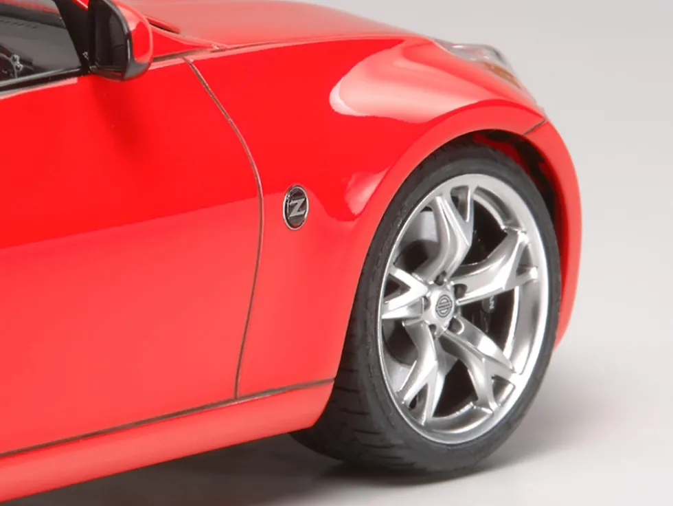 Model Kit Nissan 370Z (Fairlady Z) 1/24 Scale Model by Tamiya