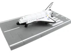 NASA Discovery Space Shuttle White United States with Runway Section Diecast Model Airplane Runway24 RW220