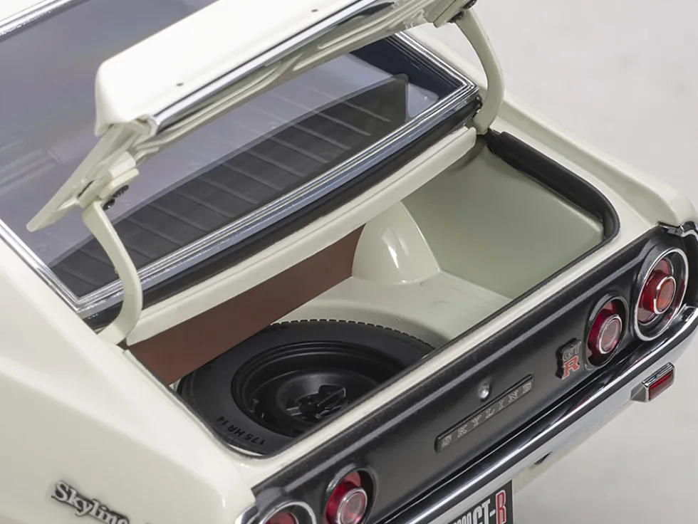 Nissan Skyline 2000GT-R KPGC110 RHD Right Hand Drive White 1/18 Model Car Autoart 77472