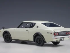 Nissan Skyline 2000GT-R KPGC110 RHD Right Hand Drive White 1/18 Model Car Autoart 77472