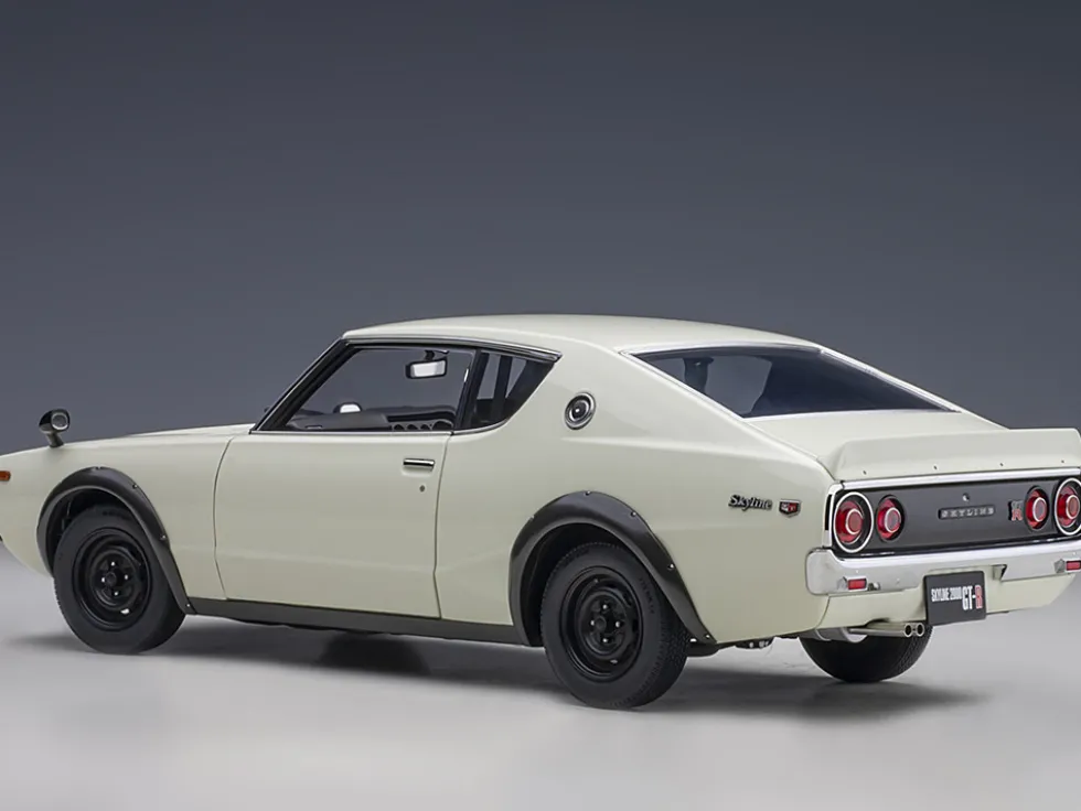 Nissan Skyline 2000GT-R KPGC110 RHD Right Hand Drive White 1/18 Model Car Autoart 77472