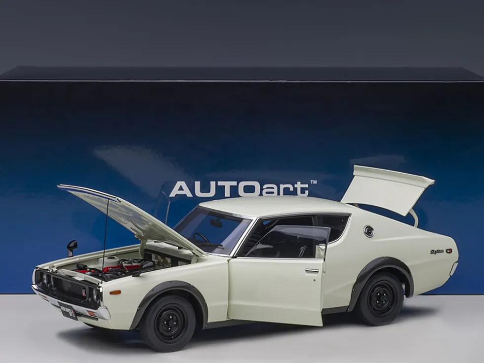 Nissan Skyline 2000GT-R KPGC110 RHD Right Hand Drive White 1/18 Model Car Autoart 77472
