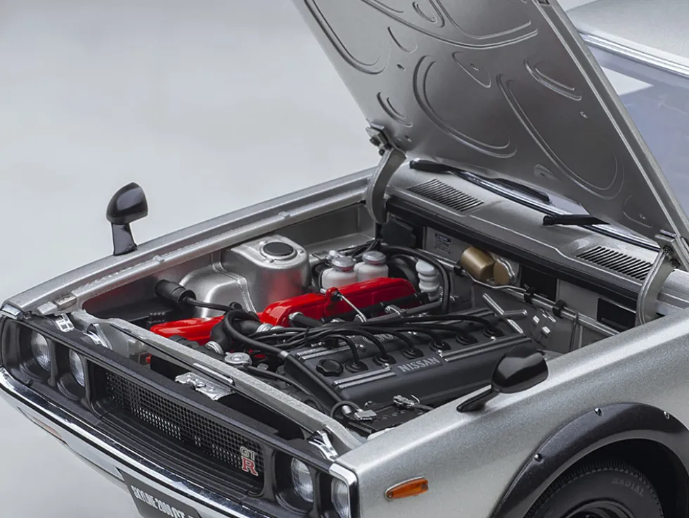 Nissan Skyline 2000GT-R KPGC110 RHD Right Hand Drive Silver Metallic 1/18 Model Car Autoart 77471