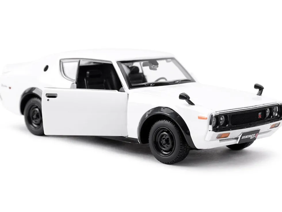 1973 Nissan Skyline 2000GT-R KPGC110 White Special Edition Series 1/24 Diecast Model Car Maisto 31528