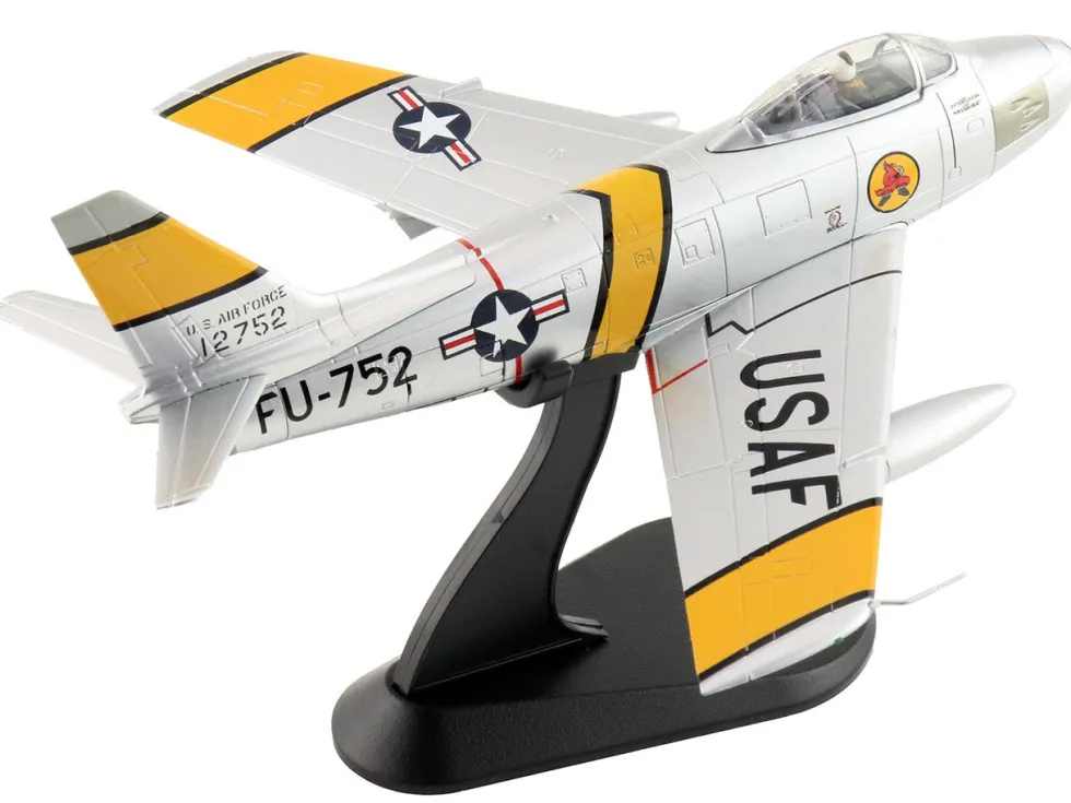 North American F-86E Sabre Fighter Aircraft "51-2752, Colonel George Andrew Davis Jr., 4th FIG, 334th FIS" (1952) United States Air Force "Air Power Series" 1/72 Diecast Model by Hobby Master