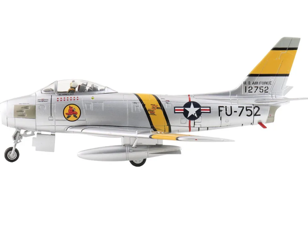 North American F-86E Sabre Fighter Aircraft "51-2752, Colonel George Andrew Davis Jr., 4th FIG, 334th FIS" (1952) United States Air Force "Air Power Series" 1/72 Diecast Model by Hobby Master