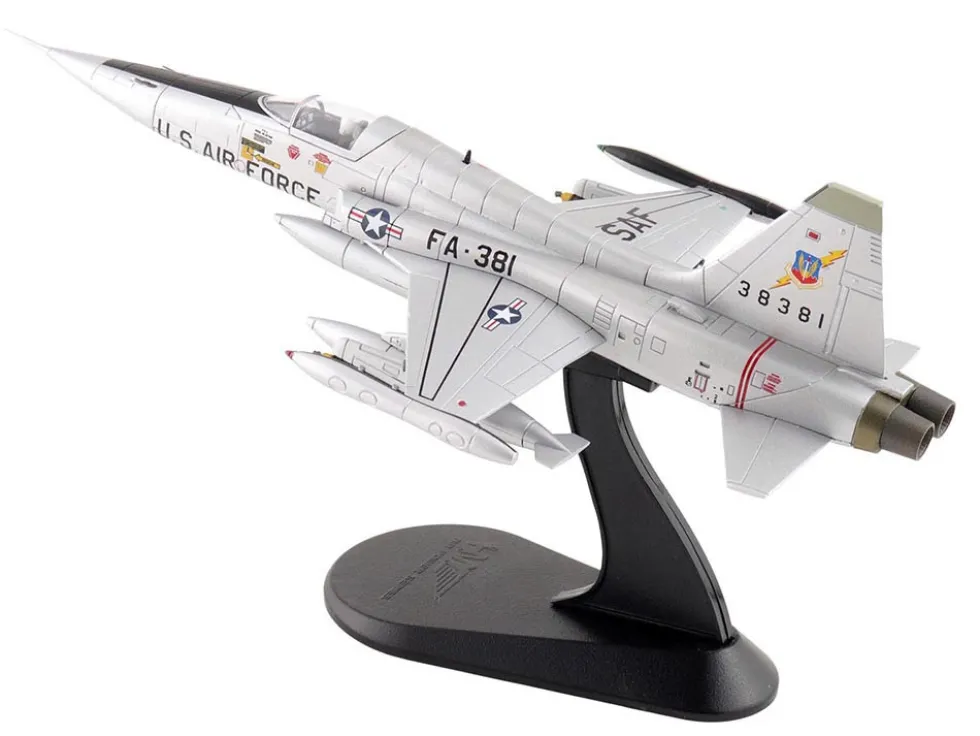 Northrop F-5A Freedom Fighter Aircraft "38381" (1960s) United States Air Force "Air Power Series" 1/72 Diecast Model by Hobby Master