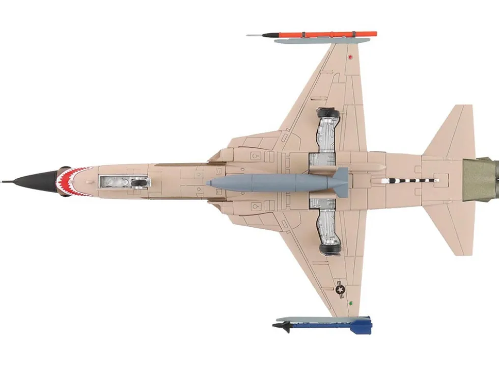 Northrop F-5N Tiger II Aircraft "Red 117, 761533, Adversary Fighter, VFC-111 Sundowners" United States Navy "Air Power Series" 1/72 Diecast Model by Hobby Master