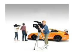 On Air Figure 5 with Standing Camera for 1/24 Scale Models American Diorama 24405