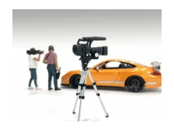 On Air Figure 5 with Standing Camera for 1/24 Scale Models American Diorama 24405