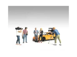 On Air 6 piece Figures and Accessory Set for 1/24 Scale Models American Diorama 24401-24402-24403-24404-24405