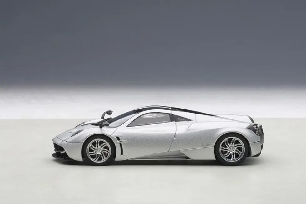 Pagani Huayra Metallic Silver 1/43 Diecast Model Car Autoart 58206