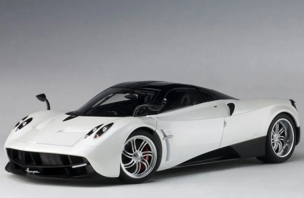 Pagani Huayra White 1/12 Model Car Autoart 12231