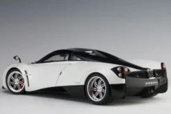 Pagani Huayra White 1/12 Model Car Autoart 12231