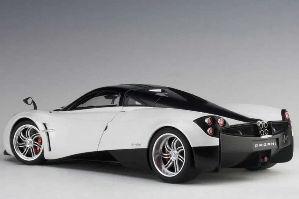Pagani Huayra White 1/12 Model Car Autoart 12231