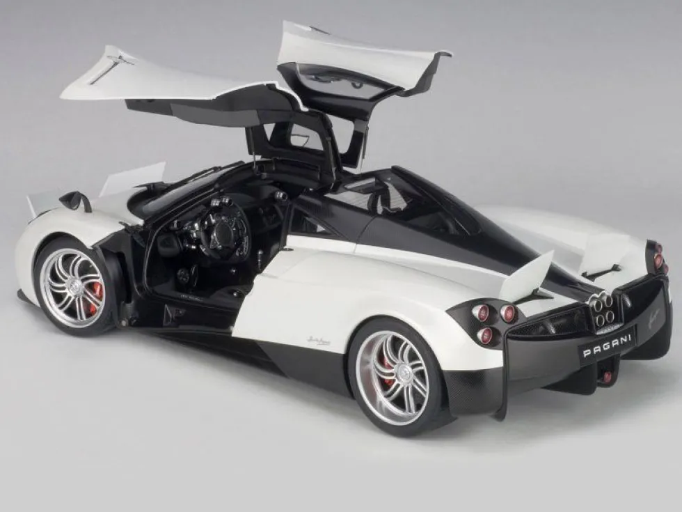 Pagani Huayra White 1/12 Model Car Autoart 12231