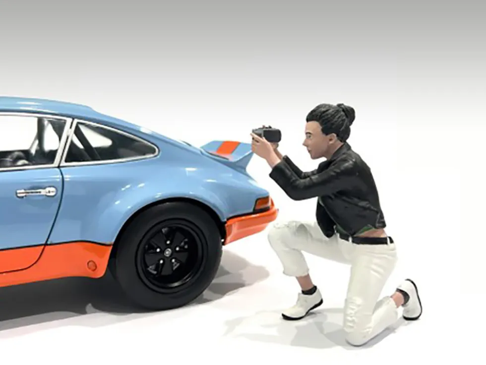 Photographers Figure #5 for 1/24 Scale Models by American Diorama