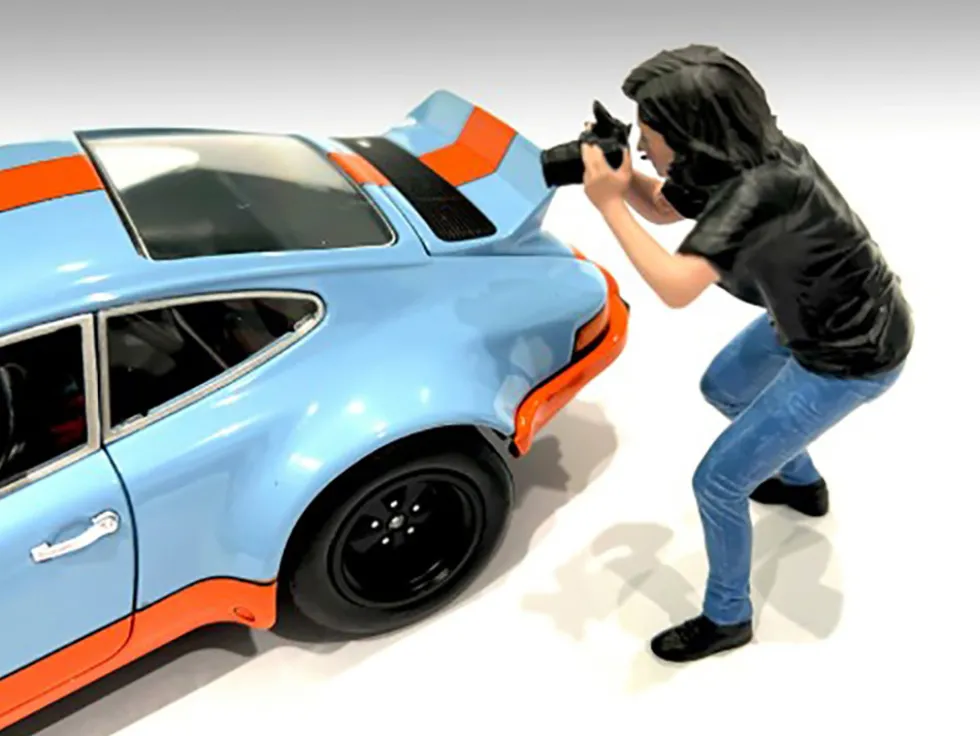 Photographers Figure #4 for 1/24 Scale Models by American Diorama