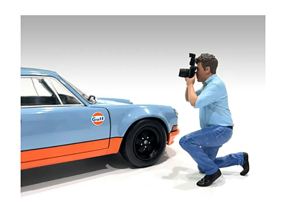 Photographers Figure #3 for 1/24 Scale Models by American Diorama
