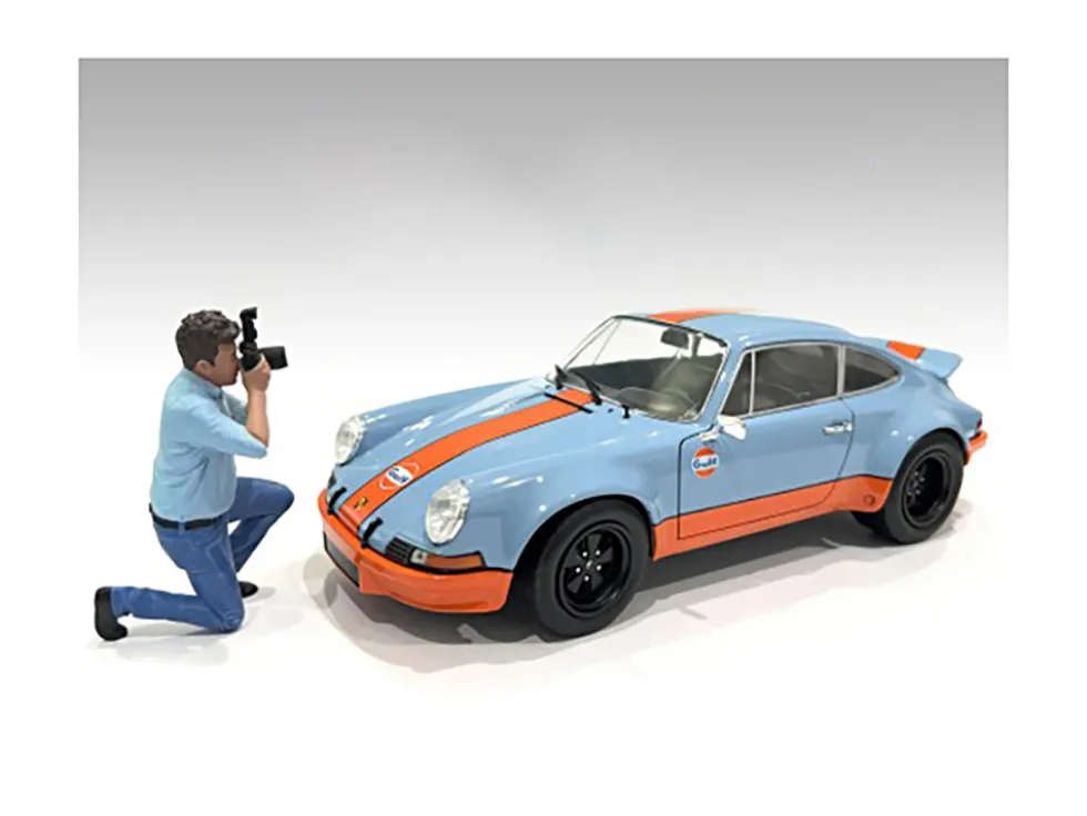 Photographers Figure #3 for 1/24 Scale Models by American Diorama