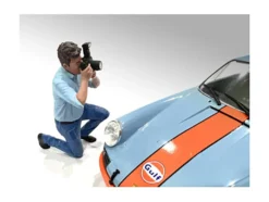 Photographers Figure #3 for 1/24 Scale Models by American Diorama